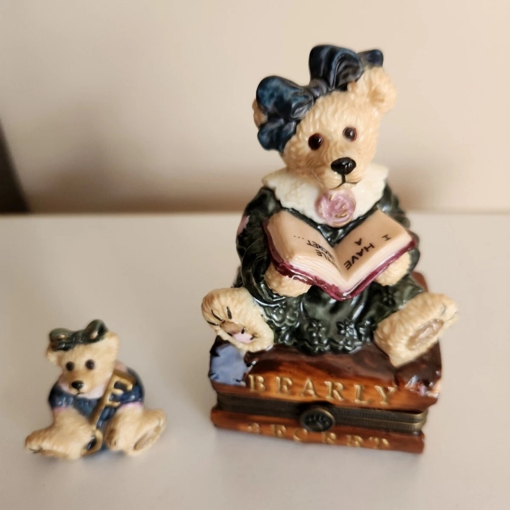 Figurine Set - Blue and Cream